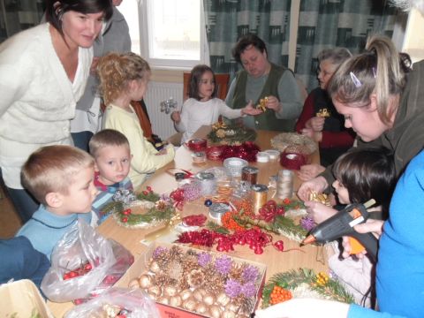 Adventi koszorú készítés 2014.11.26. Alsóberecki (10)