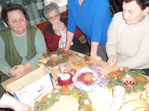 Adventi koszorú készítés 2014.11.26. Alsóberecki (18)