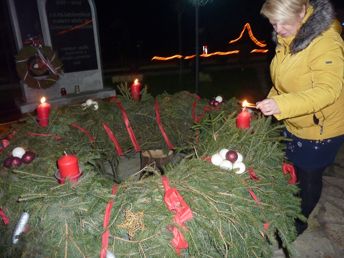 Meggyulladt advent harmadik gyertyája is Nagyrozvágyon