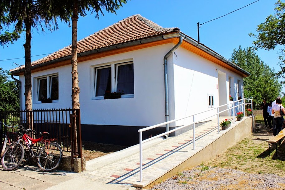 Komplex telep program - Átadták a szolgáltató ponotot Cigándon a Mátyás király utcában