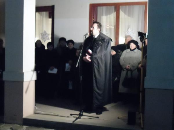 Szeretet járta át az emberek szívét a harmadik gyertyagyújtásnál