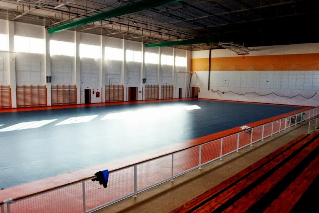 Teljesen új sportburkolatot és hangszigetelést kapott a cigándi Szabadidő Központ