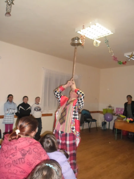 Cirkuszi előadás Kisrozvágyon