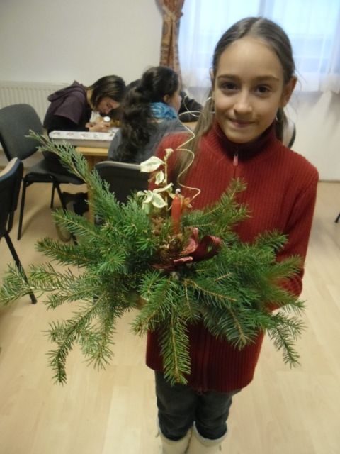 2013_Mikulásváró_kézműves_foglalkozás (23)
