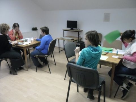 2013_Mikulásváró_kézműves_foglalkozás (24)