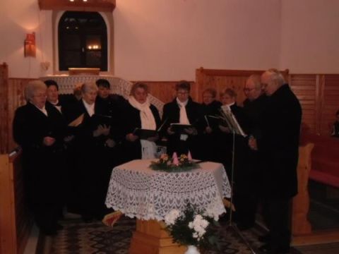 2013.12.21. Alsóberecki Karácsony -népdalkör (2)
