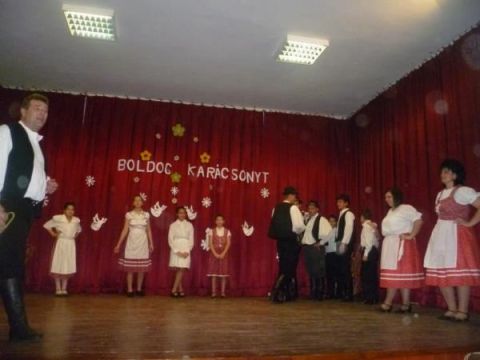 2013.12.22.Első karácsonyi műsor Semjénben (26)