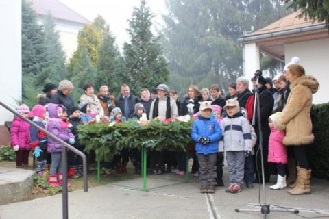 2013_12_01_cigánd_gyertyagyújtás 1 (19)