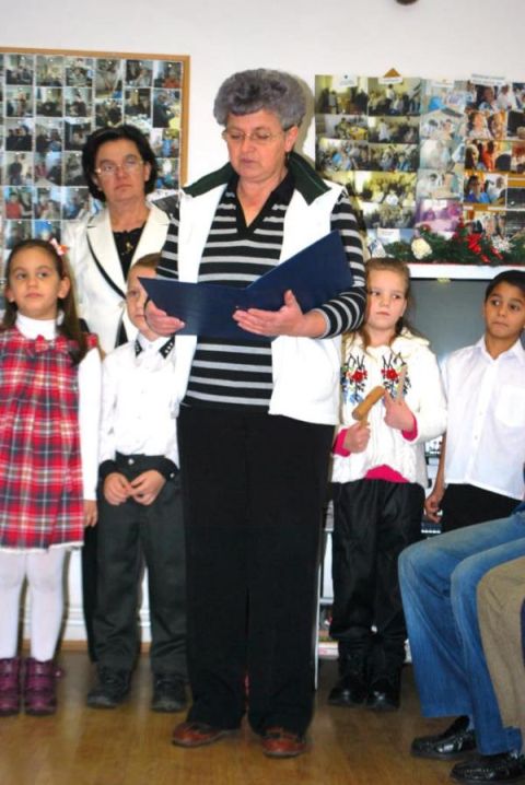 2013_12_17_cigánd_karácsony az idősek klubjában (17)