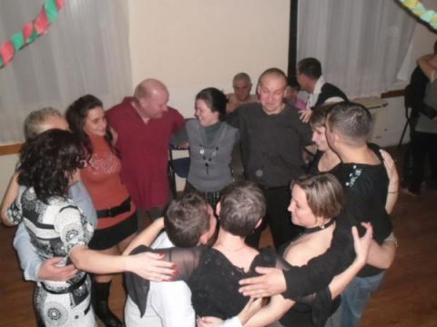 2013_12_21_kisrozvagy_jótékonysági batyus bál (55)