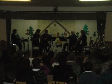 adventi_hangverseny_révleányvár_2013.12 (3)