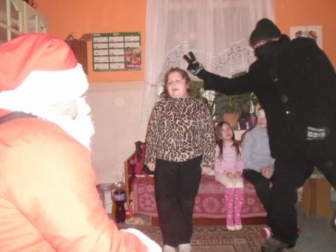 házhoz_járt_ a_mikulás_révleányvár_2013_12_06 (2)