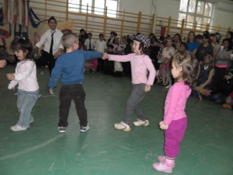 2014_farsang_az_iskolában_pacin (16)