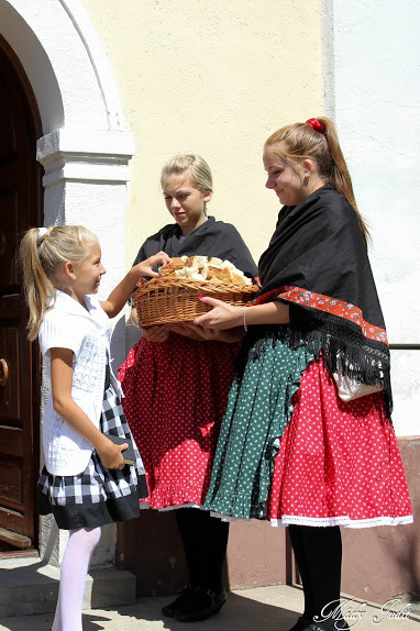 2014_08_17_cigánd_kenyéráldás (6)