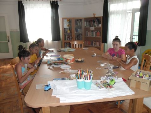 Felsőberecki_kézműves és tánc foglalkozás_2014.08 (1)