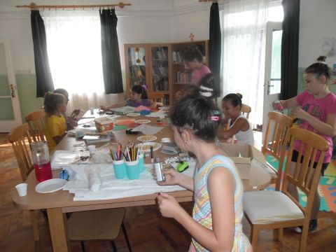 Felsőberecki_kézműves és tánc foglalkozás_2014.08 (2)