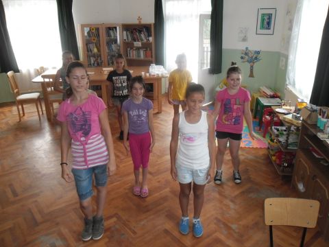 Felsőberecki_kézműves és tánc foglalkozás_2014.08 (4)