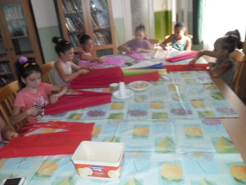 Felsőberecki_kézműves és tánc foglalkozás_2014.08 (6)