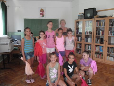 Felsőberecki_kézműves és tánc foglalkozás_2014.08 (7)