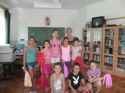 Felsőberecki_kézműves és tánc foglalkozás_2014.08 (8)