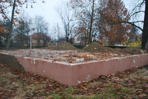 2014_11_18_cigánd_megújul a szabadtéri színpad (4)