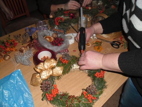 Adventi koszorú készítés 2014.11.26. Alsóberecki (23)