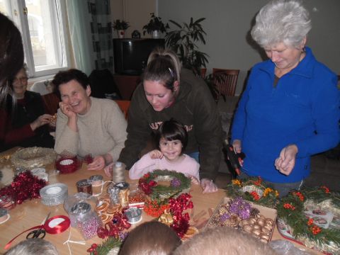 Adventi koszorú készítés 2014.11.26. Alsóberecki (8)