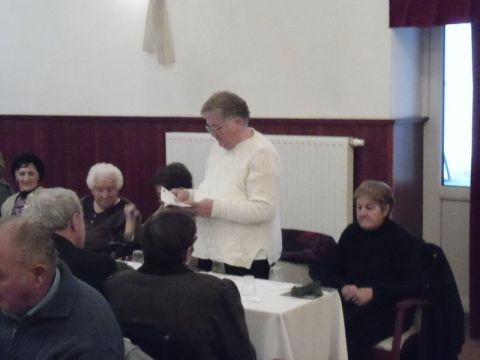 Karcsa_2014_12_18_idősek kar (13)