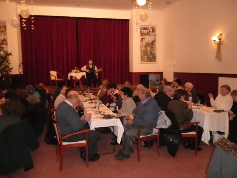 Karcsa_2014_12_18_idősek kar (19)