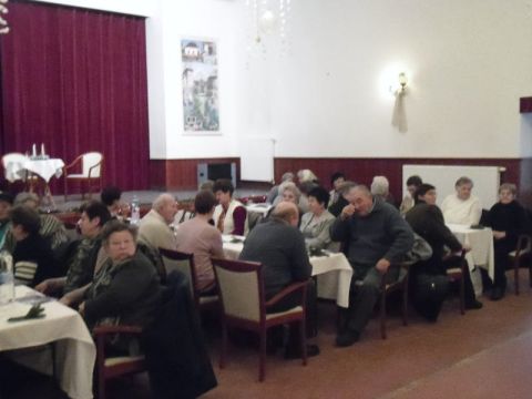 Karcsa_2014_12_18_idősek kar (2)