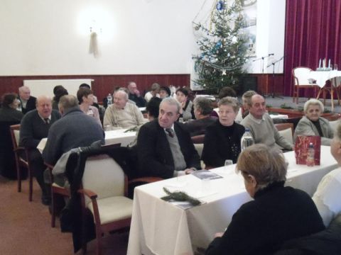 Karcsa_2014_12_18_idősek kar (3)