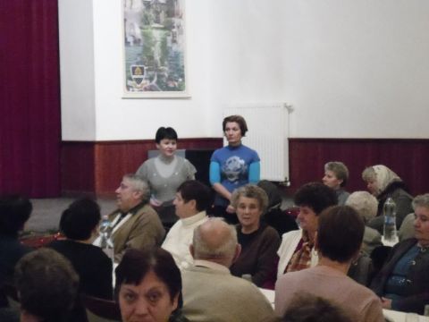 Karcsa_2014_12_18_idősek kar (4)