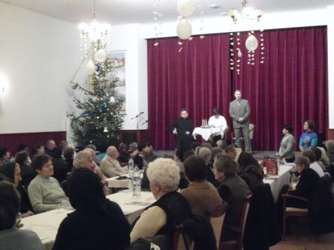 Karcsa_2014_12_18_idősek kar (7)