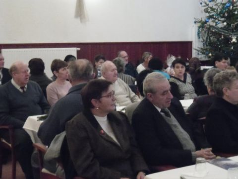Karcsa_2014_12_18_idősek kar (8)