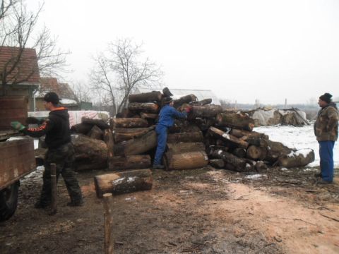 2015_01_10_Szociális tűzifa_Kisrozvágy (5)