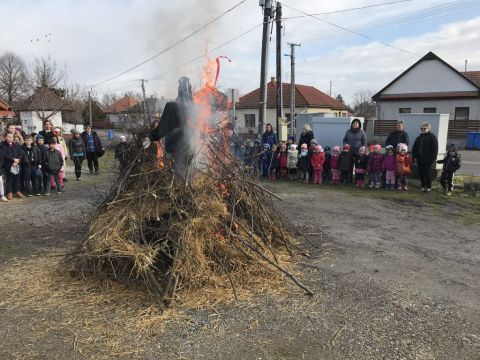 kiszebáb égetése+szikes (2)